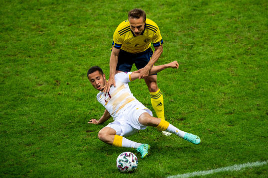 Vahan Bichakhcyan of Armenia and Pierre Bengtsson of Sweden