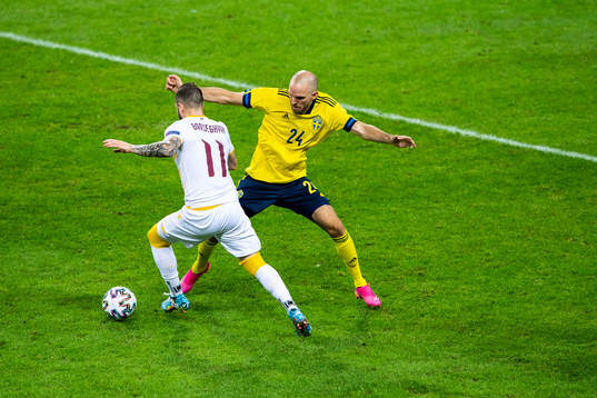 Tigran Barseghyan of Armenia and Marcus Danielson of Sweden
