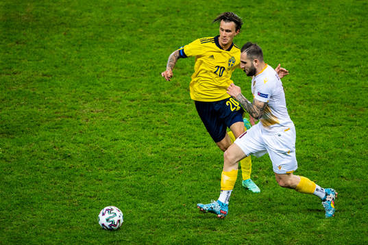 Kristoffer Olsson of Sweden and Tigran Barseghyan of Armenia