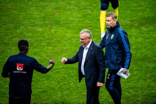 Alexander Isak and Janne Andersson, head coach of Sweden