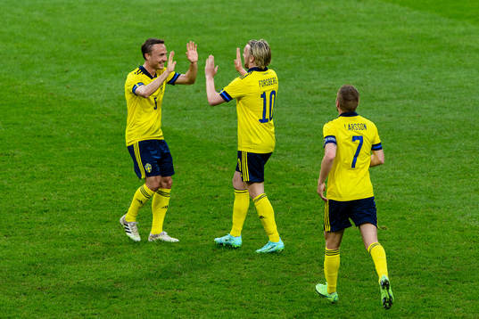 Emil Forsberg (m) celebrate together with Pierre Bengtsson