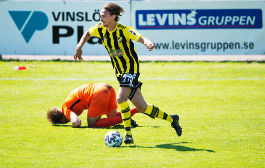 IFK Hässleholms Julian Grozdanovski i matchen i division 2