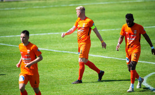 IFK Hässleholms Armin Culum har lagt in bollen som