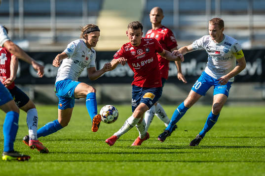 Värnamos Charlie Vindehall och Örgrytes Ajdin Zeljkovic