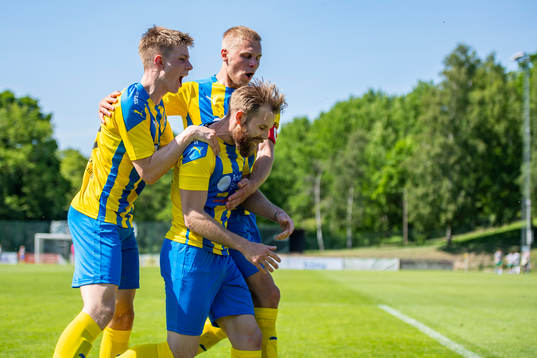 Eskilsminnes Emil Åberg jublar