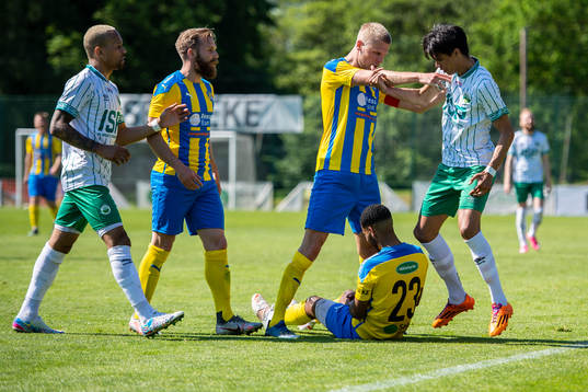 Eskilsminnes Jonatan Persson puttar bort Västra frölundas