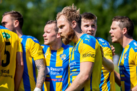 Eskilsminnes Emil Åberg jublar