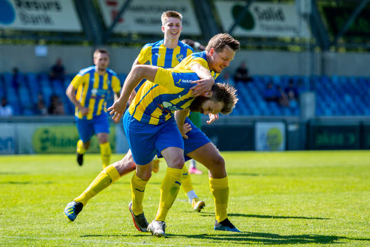 Eskilsminnes Emil Åberg jublar