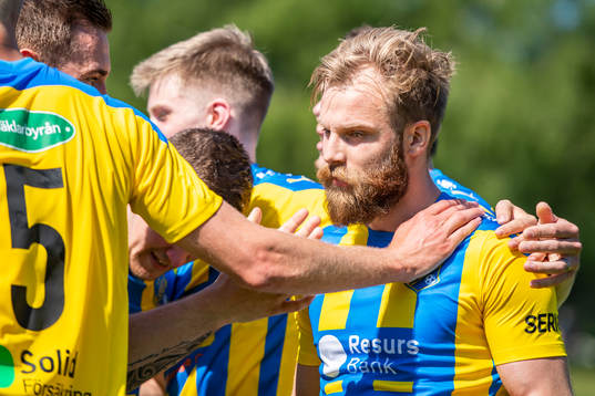 Eskilsminnes Emil Åberg jublar