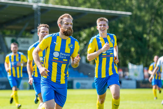 Eskilsminnes Emil Åberg jublar