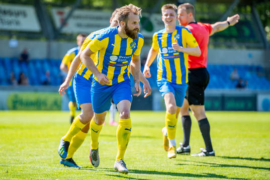 Eskilsminnes Emil Åberg jublar