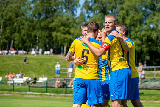 Eskilsminnes Jonatan Persson jublar