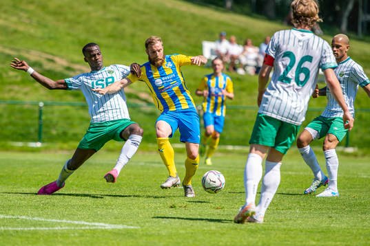 Västra frölundas Bryan Johansson och Eskilsminnes Emil