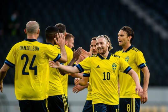 Emil Forsberg of Sweden celebrates 1-0