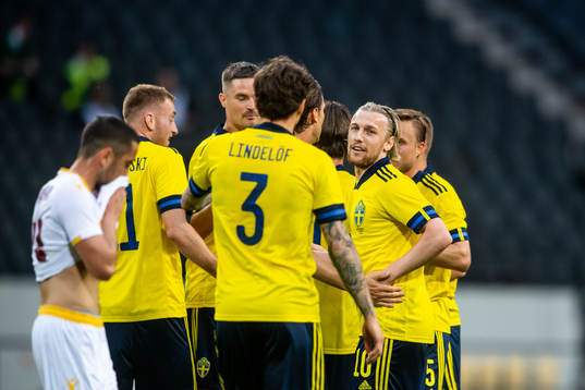 Emil Forsberg of Sweden celebrates 1-0