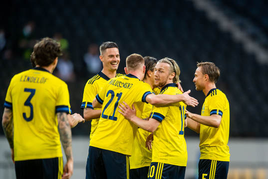 Mikael Lustig, Victor Nilsson Lindelöf, Emil Forsberg and