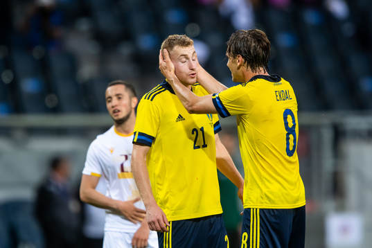 Dejan Kulusevski and Albin Ekdal of Sweden looks dejected