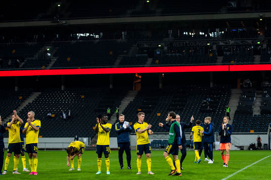 Players of Sweden celebrates