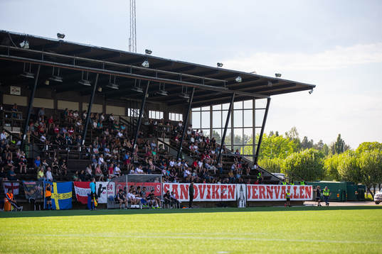 Jernvallens huvudläktare