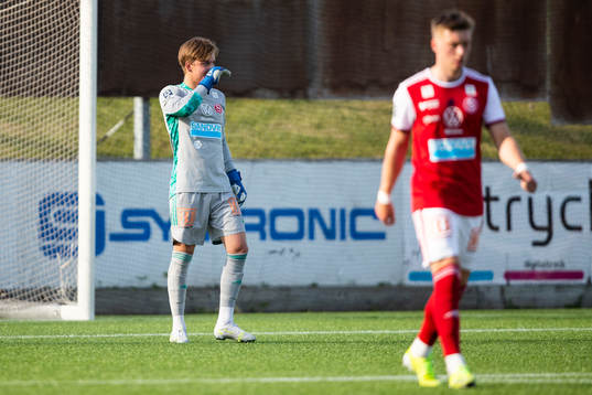 Sandvikens målvakt Hannes Sveijer deppar
