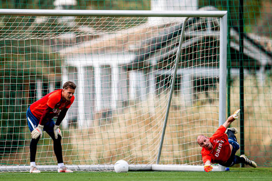 Goalkeepers Ørjan Håskjold Nyland and André Hansen of