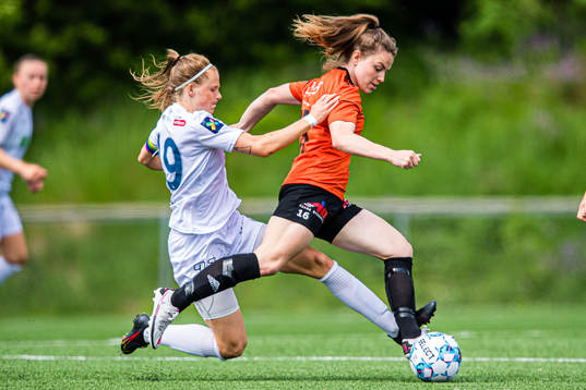 Andrea Anderdal of Øvrevoll Hosle and Anna Østrem of