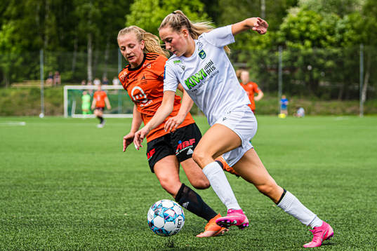 Alise Tvilde Evensen of Åsane and Ine Strømstad Berre of