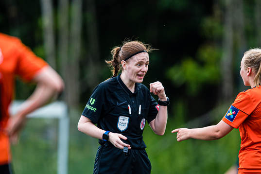 Cecilie Frøyland, referee