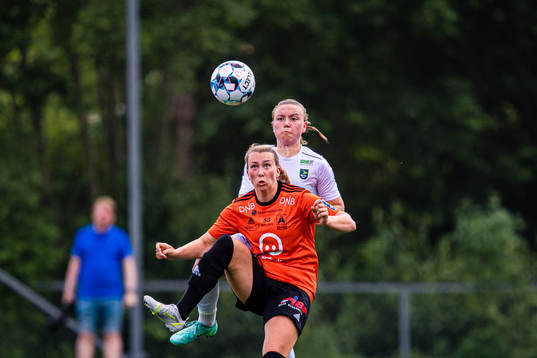 Katarina Dybvik Sunde of Åsane and Karianne Selseth of