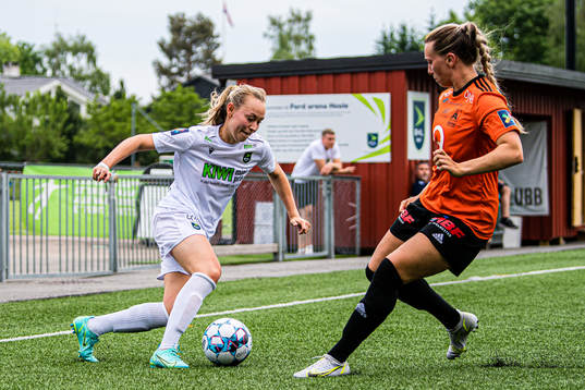Anja Helen Rasmussen of Øvrevoll Hosle and Katarina Dybvik