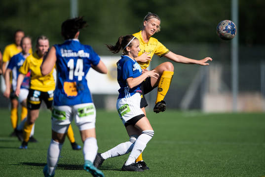 Elfsborgs Sara Isaksson och Mariedals Elma Huremovic