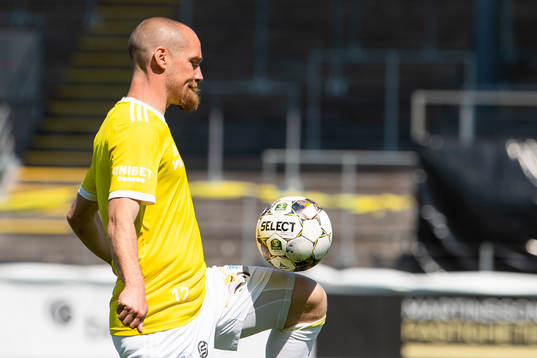 Falkenbergs Christoffer Carlsson före fotbollsmatchen i