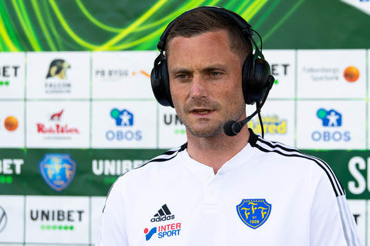 Falkenbergs tränare Tobias Tuvesson före fotbollsmatchen