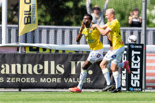 Falkenbergs Kwame Kizito jublar
