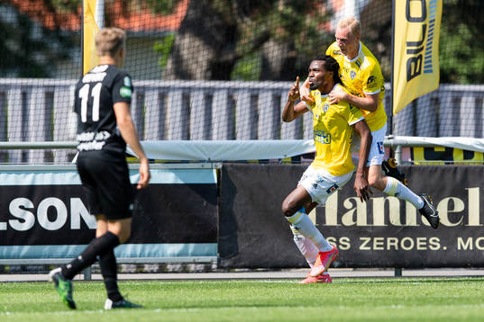 Falkenbergs Kwame Kizito jublar