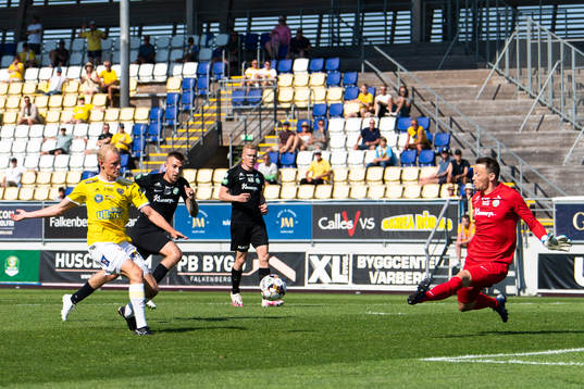 Falkenbergs Adam Bergmark Wiberg gör 2-1