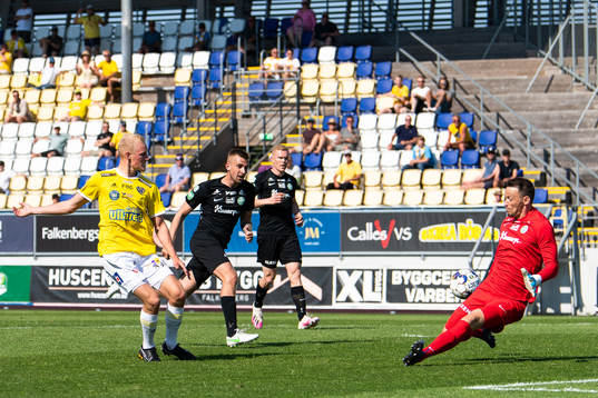 Falkenbergs Adam Bergmark Wiberg gör 2-1