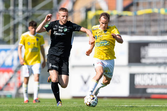 Västerås Kevin Custovic och Falkenbergs Anton Wede