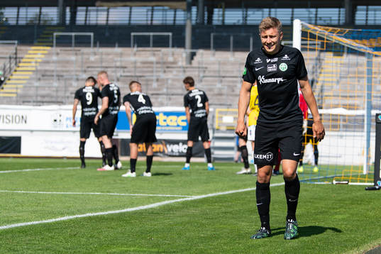 Västerås Simon Gefvert kli er av med skada