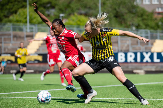 Piteås Faith Ikidi Michael och Häckens Stina Blackstenius