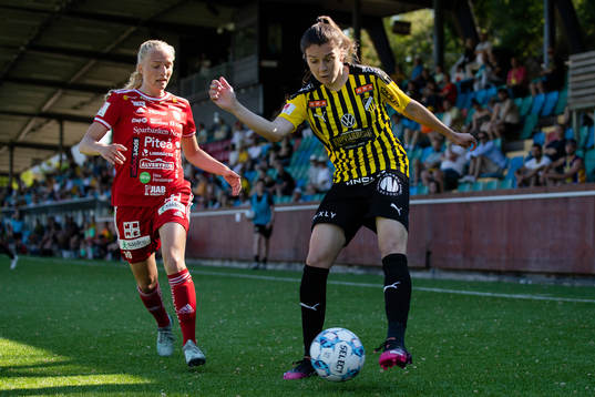 Piteås Astrid Larsson och Häckens Anna Julia Csiki