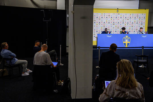 Ken Sema, Jens-Lys Cajuste and assistant coach Peter