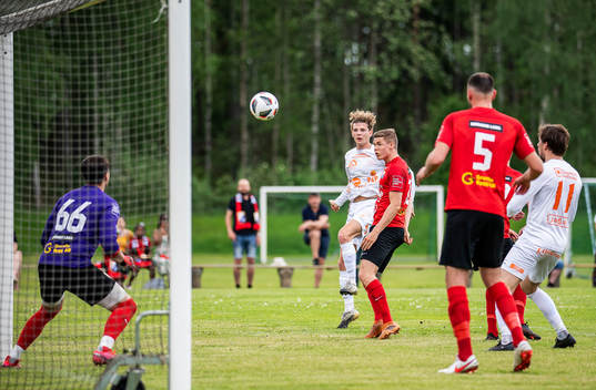 Älmeboda/Linneryds Ruben Lindén gör 1-0