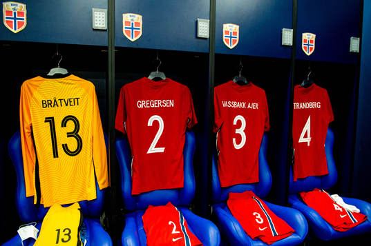 The shirts of goalkeeper Per Kristian Bråtveit, Stian