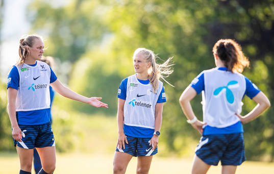 Frida Leonhardsen Maanum and Amalie Vevle Eikeland of the