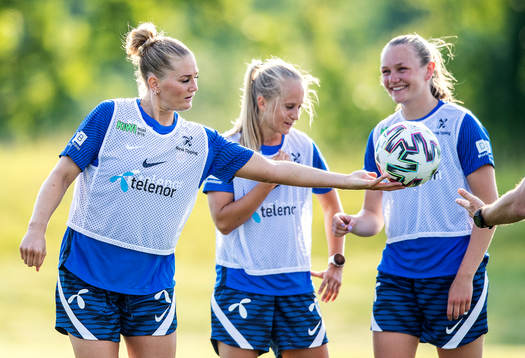 Lisa-Marie Karlseng Utland, Amalie Vevle Eikeland and Frida
