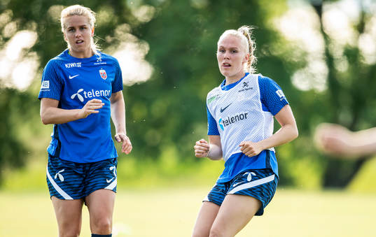 Elise Thorsnes and Maria Thorisdottir of the Norwegian