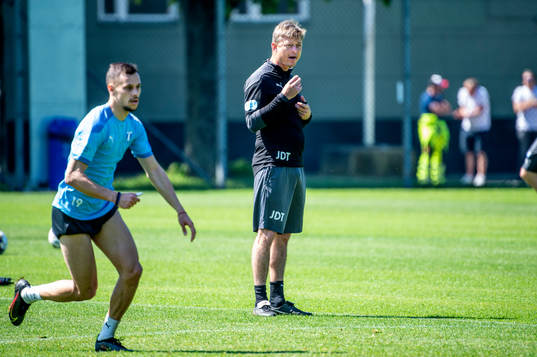 Huvudtränare Jon Dahl Tomasson