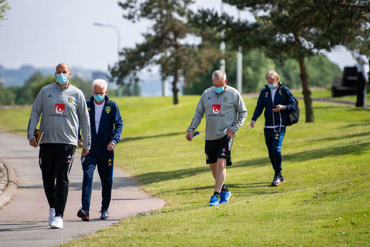 Press officer Jakob Kakembo Andersson, team doctor Anders