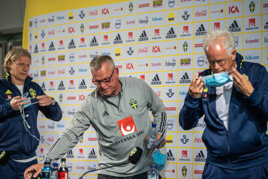 Team manager Stefan Pettersson, Janne Andersson, head coach